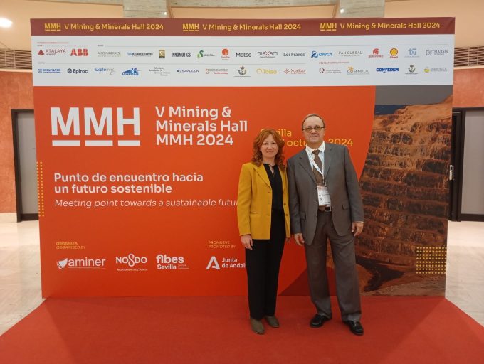 Javier De la Villa Albares, presidente de la Red RMC, junto a su directora técnica, Beatriz Olmo, en el MMH2024.